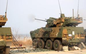 24일 강원 소재 사격장에서 육군5군단 차륜형 대공포 천호가 표적기를 향해 사격하고 있다. 부대 제공