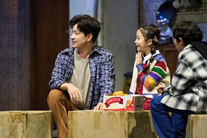 뮤지컬 ‘미세스 다웃파이어’의 한 장면. 사진=샘컴퍼니