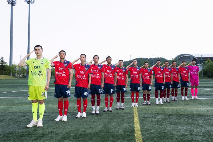 30일 열리는 올 시즌 프로축구 마지막 경기에서 역대 최고 성적을 향한 도전에 나서는 국군체육부대 남자축구팀(김천 상무 FC). 사진=김천 상무