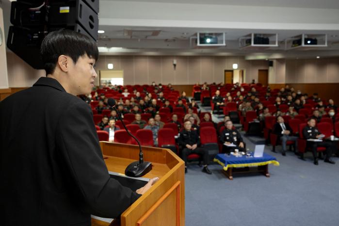 27일 2025년 교육발전회의에서 참석자들이 주제 발표를 듣고 있다. 사진 제공=홍성민 하사