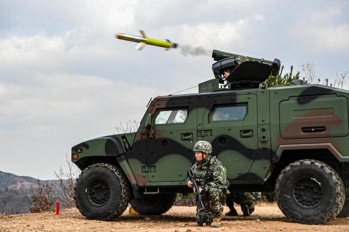 해병대2사단 현궁 통합사격훈련에서 장병들이 표적을 향해 사격하고 있다. 부대 제공