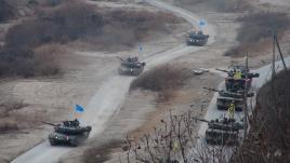 27일 강원 철원군 지포리훈련장에서 육군수도기계화보병사단 기드온대대 K1A2 전차들이 목표를 향해 기동하고 있다. 부대 제공