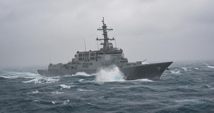 제주 앞바다에서 이지스구축함 정조대왕함이 기동함대의 모항인 해군제주기지를 향해 힘차게 항진하고 있다. 해군 제공