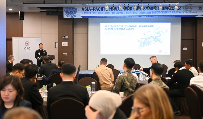 2일 성남 밀리토피아호텔에서 열린 ‘2025 아·태지역 해양전 심포지엄’에서 김경철 해군 정보작전참모부장이 개회사를 하고 있다. 사진 제공=조웅노 상사