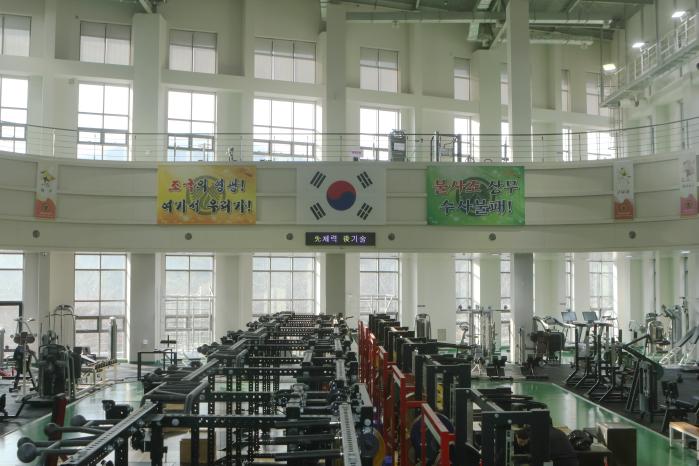 국군체육부대 체력단련실 전경.