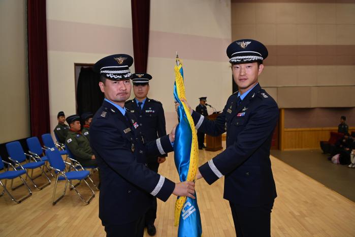 2ÀÏ ÁøÇàµÈ °ø±º6Ž»ö±¸Á¶ºñÇàÀü´ë 235Ž»ö±¸Á¶ºñÇà´ë´ë¡¤235Á¤ºñÁß´ë ÇØÃ¼½Ä¿¡¼ ÀÌ¿ëÀÏ(¿À¸¥ÂÊ) ´ë´ëÀåÀÌ È²¼º¼· 6Àü´ëÀå¿¡°Ô ºÎ´ë±â¸¦ ¹Ý³³Çϰí ÀÖ´Ù. ºÎ´ë Á¦°ø