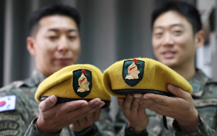 최정예 300전투원에게 주어지는 황금색 베레모. 국방일보 DB