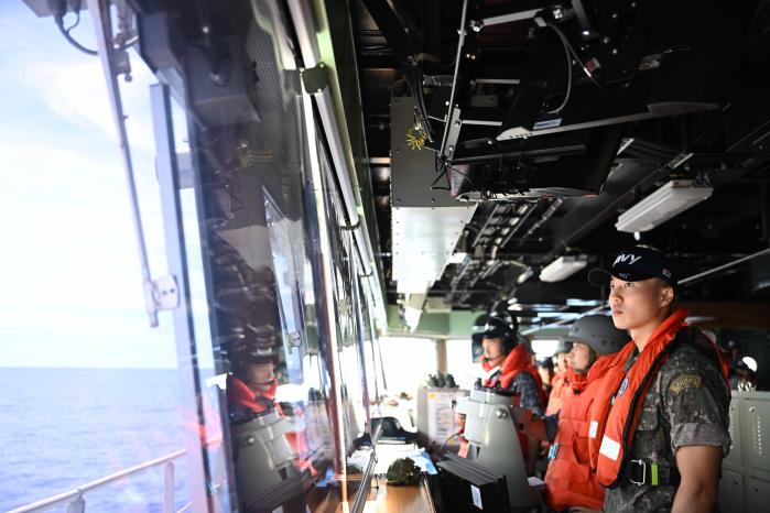 전투배치에 나선 생도들.