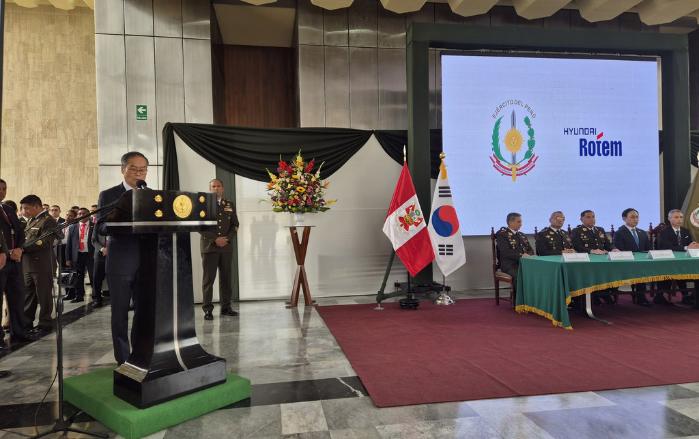 이용철 방위사업청장이 9일(현지시간) 페루 리마에서 열린 전차·장갑차 총괄합의서 체결식에서 기념사를 하고 있다. 방사청 제공