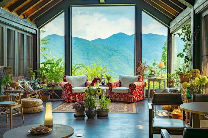 봉화 청량산 자락에 위치한 카페 홀리가든.