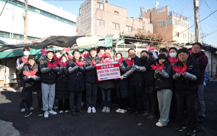 군인공제회, 훈훈한 연말...연탄 나눔 봉사 - 뉴스 썸네일 이미지