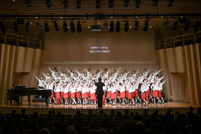 서울시소년소녀합창단은 19·20일 정기연주회 ‘합창과 문학의 만남-너를 두고’를 개최한다. 사진은 서울시소년소녀합창단 공연 모습. 사진=세종문화회관