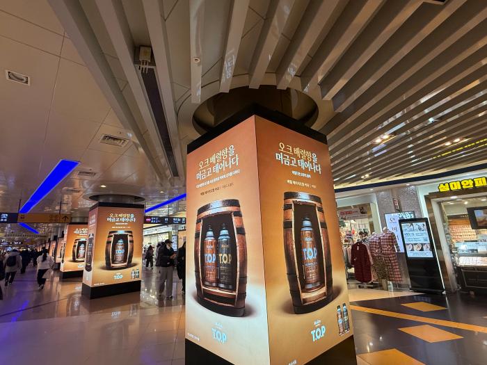 서울 3대 지하상가 중 하나인 강남역 지하에 조성된 상가거리. 필자 제공