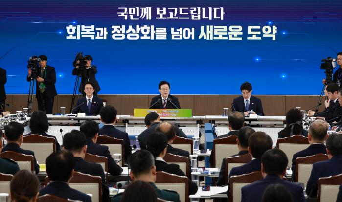 이재명 대통령이 18일 서울 용산구 국방부에서 열린 국방부·국가보훈부 업무보고에서 발언하고 있다. 연합뉴스