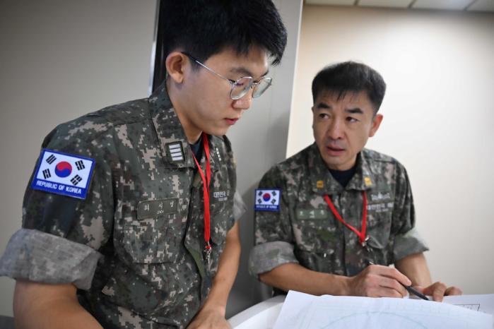 해군 교관 오석준 준위 