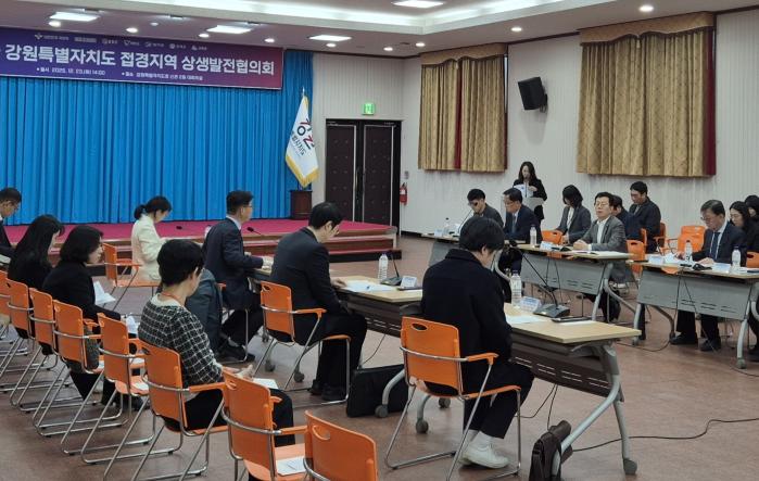 23일 개최된 제12차 국방부-강원특별자치도 접경지역 상생발전 협의회에서 참석자들이 지역발전 현안에 대해 논의하고 있다. 국방부 제공