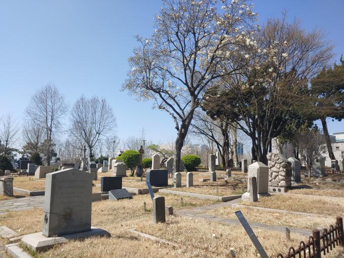 절두산 외국인 선교사 묘역 전경.