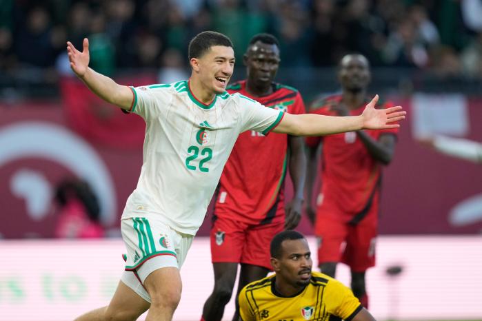 알제리의 이브라힘 마자가 25일(한국시간) 모로코 라바트의 프린스 물레이 압델라 스타디움에서 열린 수단과 2025 아프리카 네이션스컵 조별리그 E조 1차전에서 골을 넣은 후 환호하고 있다. 3-0으로 승리한 알제리는 통산 3번째 챔피언을 향해 산뜻한 출발을 했다. AP·연합뉴스