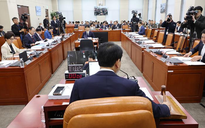 안규백 국방부 장관이 지난달 5일 서울 여의도 국회에서 열린 국방위원회 전체회의에서 질의에 답하고 있 다. 안 장관은 이 자리에서 2026년도 국방예산안 관련 제안 설명을 했다. 연합뉴스