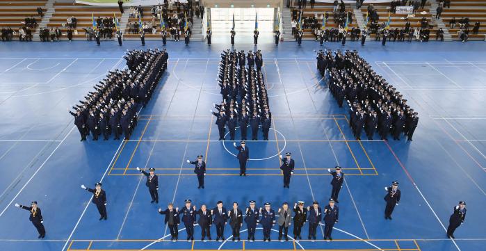 30일 공군교육사령부 최용덕관에서 거행된 253기 부사관후보생 임관식에서 신임 하사들이 기수를 상징하는 숫자 대형을 이루고 있다. 부대 제공