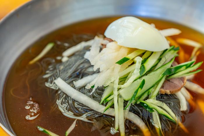 ‘함흥냉면옥’의 대표 메뉴인 함흥냉면.