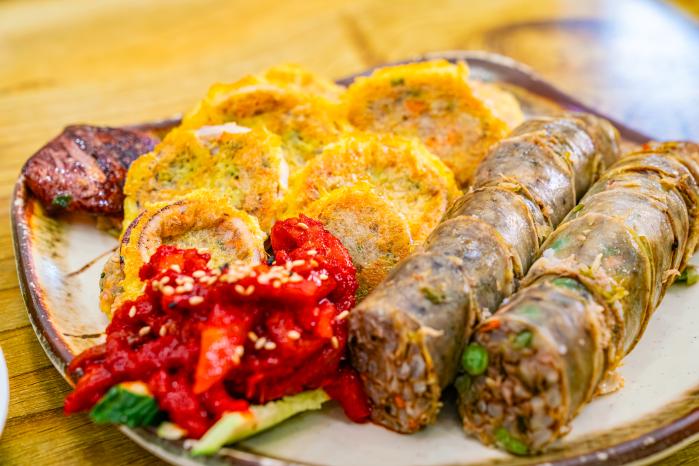 속초의 명물 아바이순대.