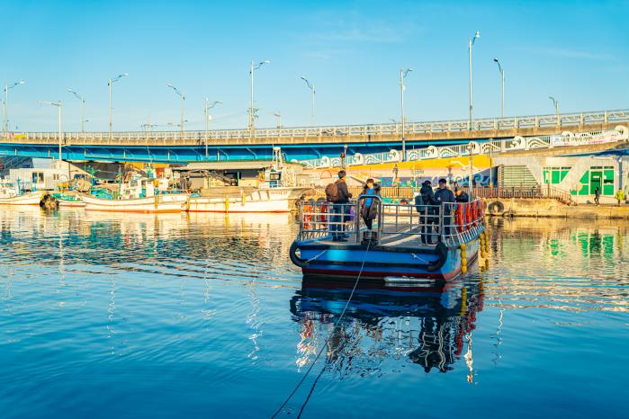 아바이마을을 오가는 갯배.