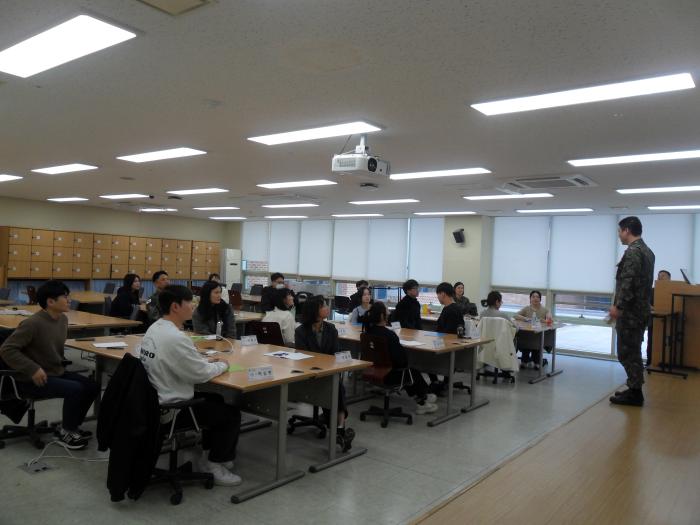 신규임용 군무원들이 육군종합행정학교에서 ‘신규임용자 기본과정’ 교육을 받고 있다. 육군 제공