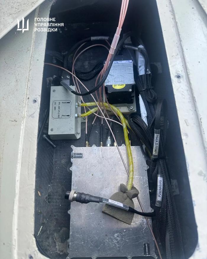 우크라이나군에 의해 격추된 러시아 샤헤드136 드론의 내부 모습. 출처=우크라이나 국방부 군사정보국 공식 홈페이지