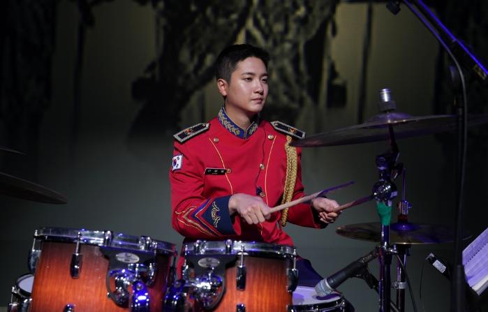 육군1군단 군악대 신광일 병장. 부대제공