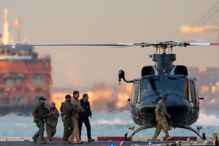 지난 3일 단행한 미국의 니콜라스 마두로 베네수엘라 대통령 생포작전은 서반구에서 우월적 지위를 구축하겠다는 미국의 의지를 확인시키는 작전이었다. 5일 구치소에서 법정으로 이송되는 마두로 대통령 부부. 로이터·연합뉴스