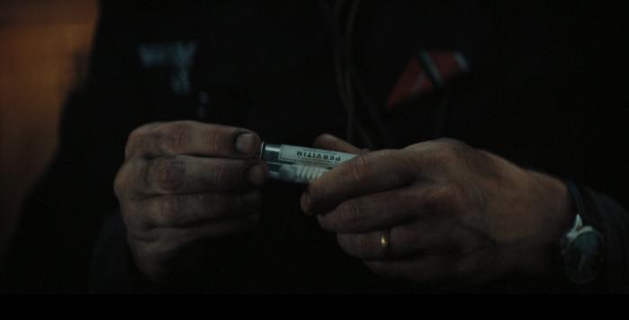 영화 ‘티거’ 중 페르비틴 복용 장면. 전차병의 손에 들린 용기에 ‘PERVITIN’이라는 글자가 보인다.