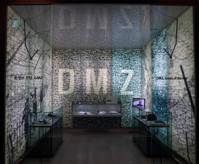 DMZ 박물관 전시실 내부 모습.