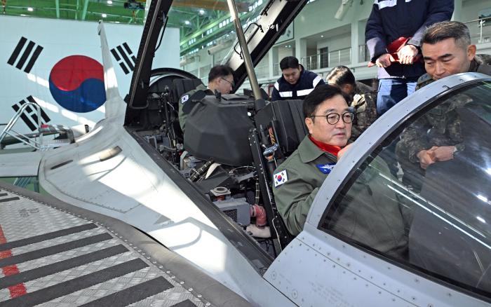 14�� ����8����������� �湮�� ����� ��ȸ������ �װ��⿡ ž���� ������ ��� �ִ�.&nbsp;���մ���