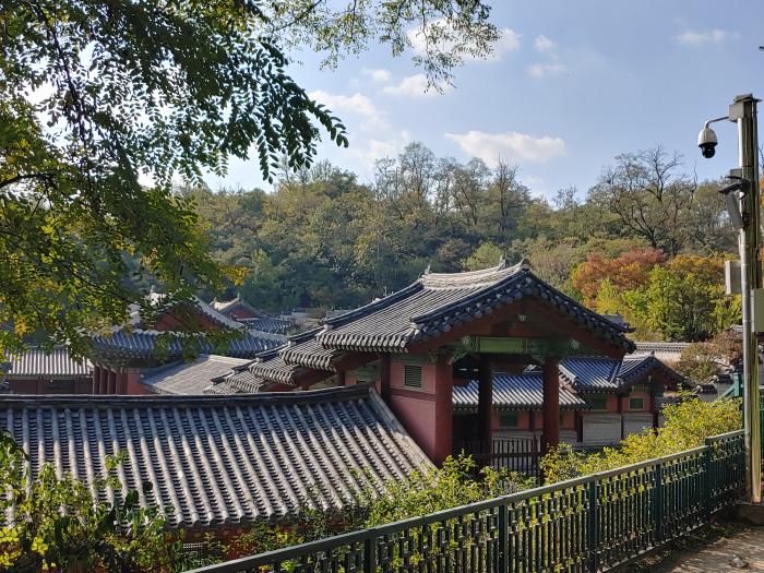 경희궁 뒷담장.