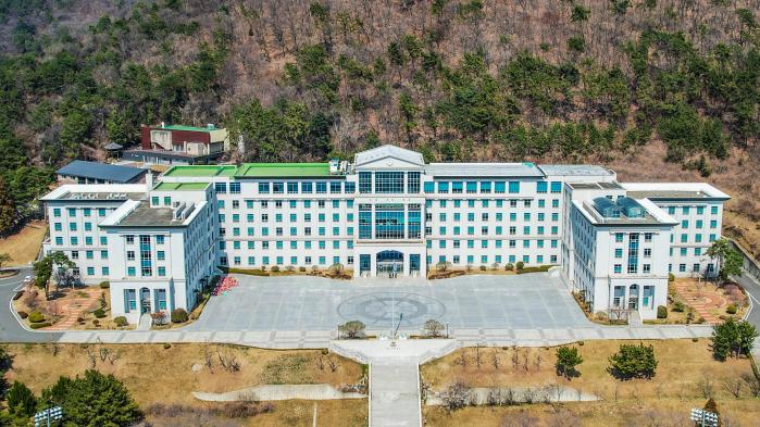 해군사관학교 세병관(생도사).