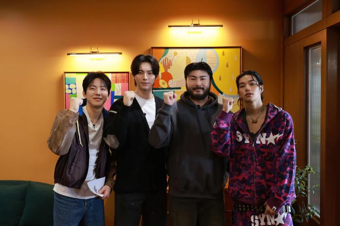 넷플릭스 예능 ?‘대체 등산을 왜 하는 건데?’? 출연진 데이식스의 도운, 배우 이채민, 가수 카더가든, 혼성그룹 올데이 프로젝트의 타잔(왼쪽부터).