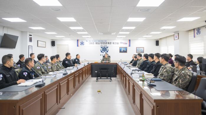 20일 해군본부에서 열린 ‘재난 및 안전관리 관계관 역량 강화 워크숍’에서 함대·전단급 재난 및 안전관리 관계관들이 현장 안전점검 실효성 제고 방안에 대해 토의하고 있다. 사진 제공=장우성 군무주무관