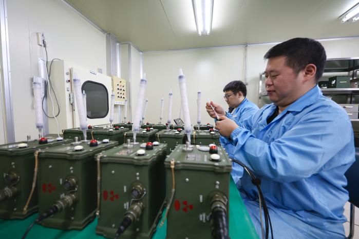 장비를 테스트하는 모습.