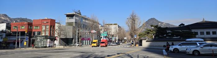 통의동 창의궁 자리(왼쪽)와 경복궁(오른쪽).