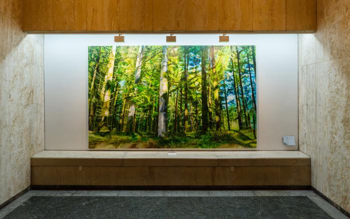 세종문화회관 대극장 북측 계단에 전시된 변연미 작 ‘spectral forest’. 사진=세종문화회관