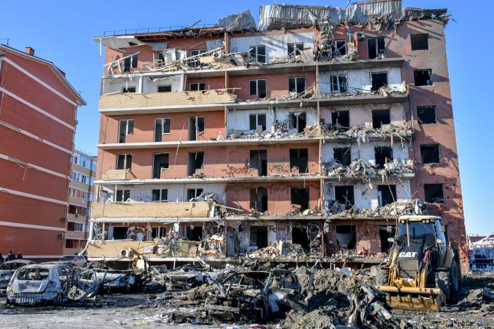 지난 21일 우크라이나 군의 드론 공격을 받은 러시아 남서부 아디게아의 주거 지역 모습. 타스·연합뉴스