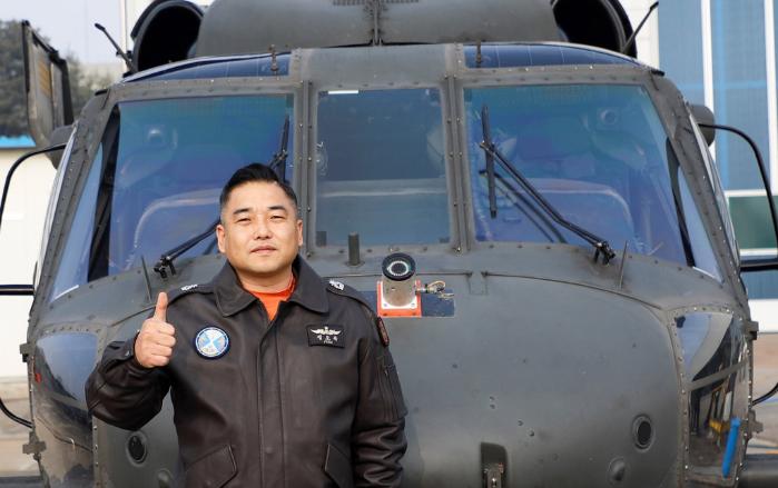 육군항공사령부 70항공정비대대 정오복 소령.