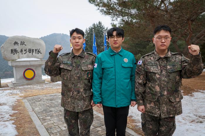 육군15보병사단 의무대대 박진욱 하사, 장성환 군무주무관, 이상윤 상병(왼쪽부터).