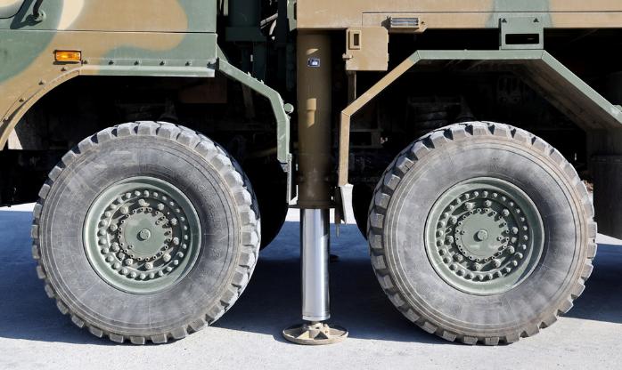 공기압식 타이어 조립체(런플랫) : 도로 환경에 의한 타이어 찢어짐, 소총 피격 시에도 탑재 차량이 최고 속도 45㎞/h로45㎞ 주행 가능