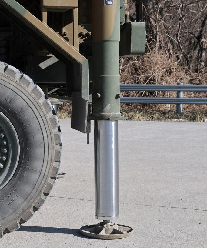 지지잭 조립체 : 천무 사격 시 반동으로 차체가 밀릴 수 있어 차체를 고정해 주는 역할