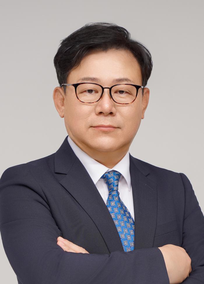 필자 김형석 한성대학교 국방과학대학원 국방전력학과 교수는 한국대드론산업협회 드론센터장을 맡고 있다. 저서로는 『하늘의 창과 방패, 드론전쟁의 최전선』이 있다.