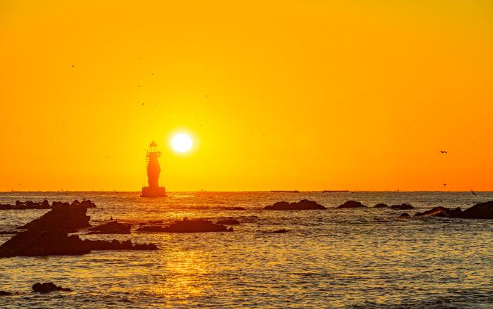 어달해변의 일출 광경.