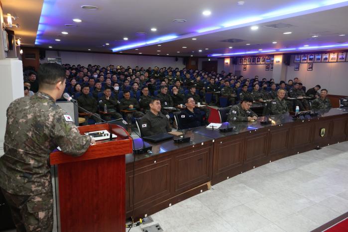 29일 열린 육군수도방위사령부 전작권 전환 관련 교육에서 참석자들이 조건에 기초한 전작권 전환에 관한 설명을 듣고 있다. 부대 제공