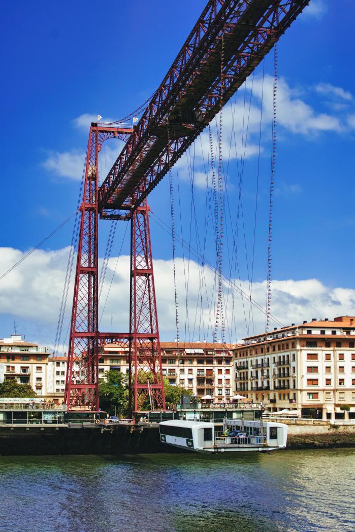 네르비온강 하류에 자리 잡은 세계 최초의 운반교 비스카야 다리.